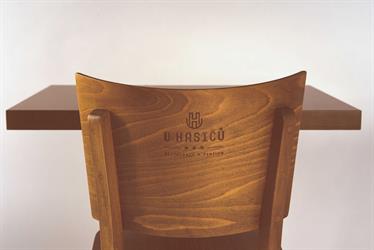 Restaurační židle Linetta, velikost M41, stůl Pietro medio, barva moření dřeva dle vzorku zákazníka, logo gravír Restauace a penzion U Hasičů, Klimkovice, český výrobce nábytku, Sádlík