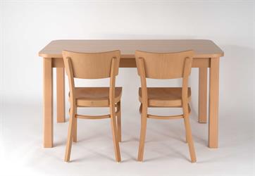 Buková židle 1198 Bohemia, velikost M41, barva moření dle vzorku zákazníka, masivní bukový stůl Kasparov vyrobený na zákázku se šuplíkem, pevné židle a stoly od českého výrobce Sádlík