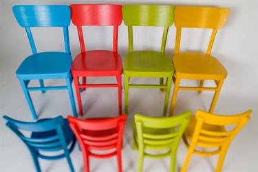 Jídelní židle Nico & dětská židlička Marona Kinder, barva moření pastel. Česká výroba židlí Sádlík