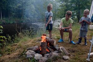 Dřevěné, ohýbané židle Sádlík tým, na restauračních židlích Arol  AL, Šumava, camp Anín II. na Otavě, 2017