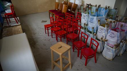 dětská dřevěná židlička Luki, barva moření pastel, červená, český výrobek od Sádlíka (2)