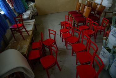 dětská dřevěná židlička Luki, barva moření pastel, červená, český výrobek od Sádlíka