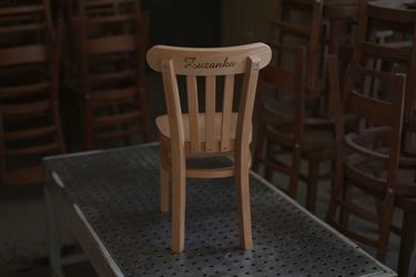 gravírování do dřeva na přání zákazníka, dětská ohýbaná židle Marconi kinder, barva moření standard - přírodní nemořená, výrobce Sádlík
