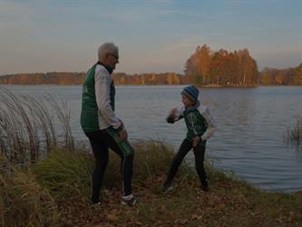 Sádlík tým - na cestě za zákazníkem - Třeboňsko, děda Vladimír a vnuk Maty při karate 
