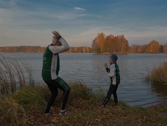 Sádlík tým - na cestě za zákazníkem - Třeboňsko, děda Vladimír a vnuk Maty při karate 