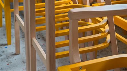 Jídelní dřevěné křeslo AROL, barva moření dle vzorku zákazníka, český výrobce židlí a stolů Sádlík