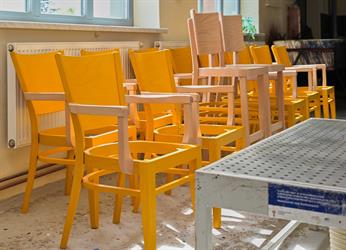 Jídelní dřevěné křeslo AROL, barva moření dle vzorku zákazníka, český výrobce židlí, stolů Sádlík