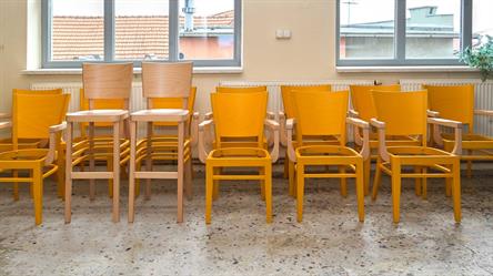 Jídelní dřevěné křeslo AROL, barva moření dle vzorku zákazníka, český výrobce židlí a stolů Sádlík, Moravský Písek