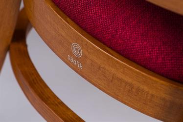 Sádlík ohýbaný nábytek, český výrobce židlí, jídelní židle čalouněná, 2197 AROL P 1G, barva moření standard č.18, látka s nešpinivou úpravou aquaclean Acapulco 305